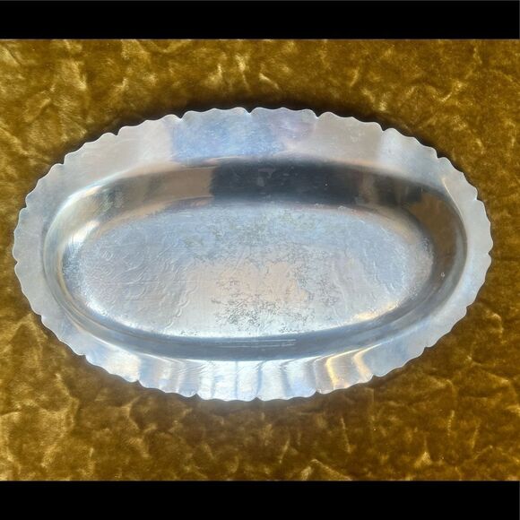 Vintage Forman Family Hammered Aluminum Bread Tray 12”X 7” Oval Chrysanthemum - Picture 1 of 3